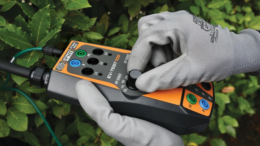 TESTER LA FONCTIONNALITÉ ET LA SÉCURITÉ ÉLECTRIQUE DES BORNES DE RECHARGE