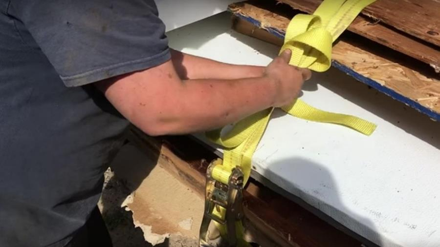 Comment travailler avec une sangle d'arrimage?