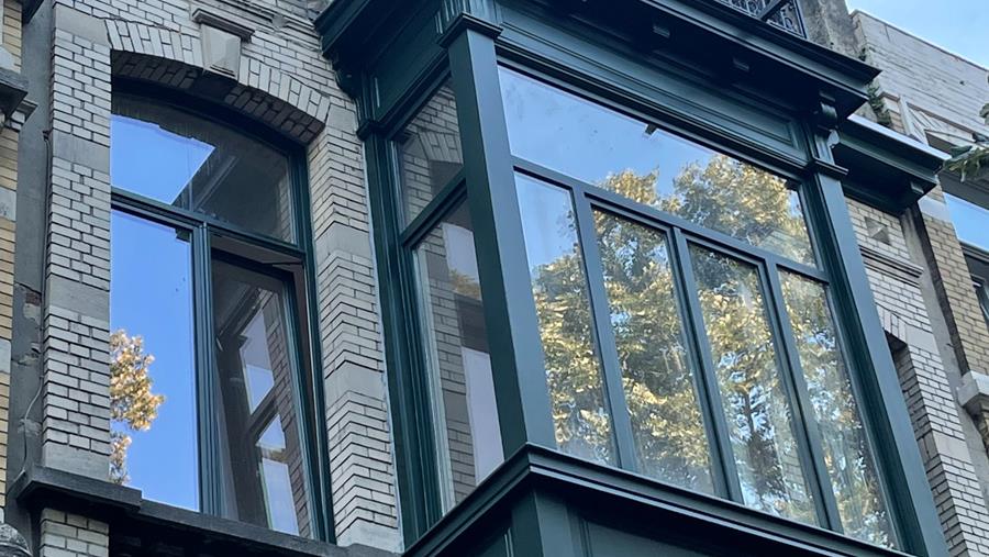 Van den Broeck I.B. réalise la rénovation de la façade extérieure d'une ancienne maison de maître à Berchem