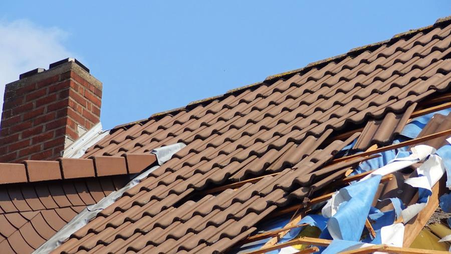 Prévenir les dégâts de toiture causés par les tempêtes