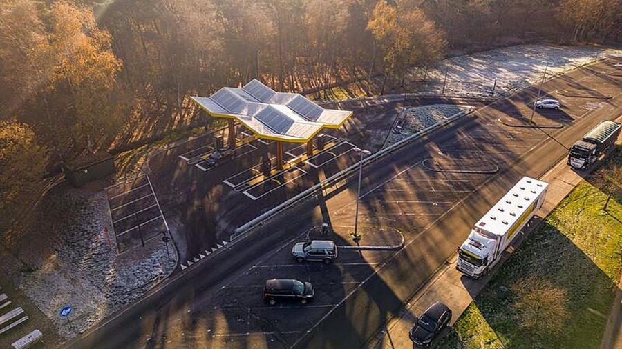 Aujourd'hui, 95 sites de recharge (ultra)rapide le long des autoroutes en Flandre