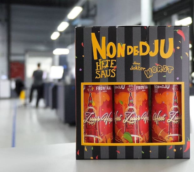 Vila Etiketten gebruikt HP SmartStream Collage voor unieke labels voor "Nondedju Hete Saus"