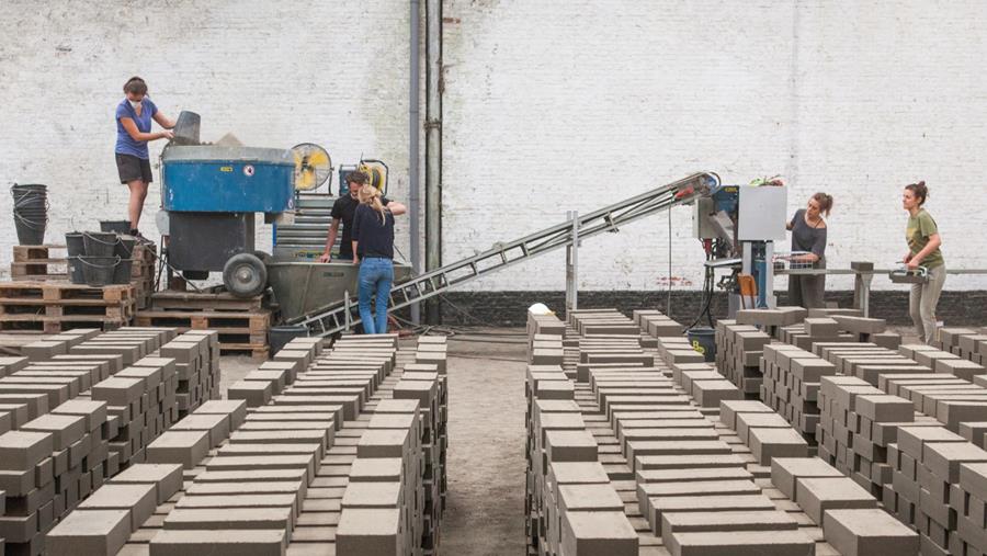 Construire avec de l'argile : une alternative durable pour l'industrie de la construction