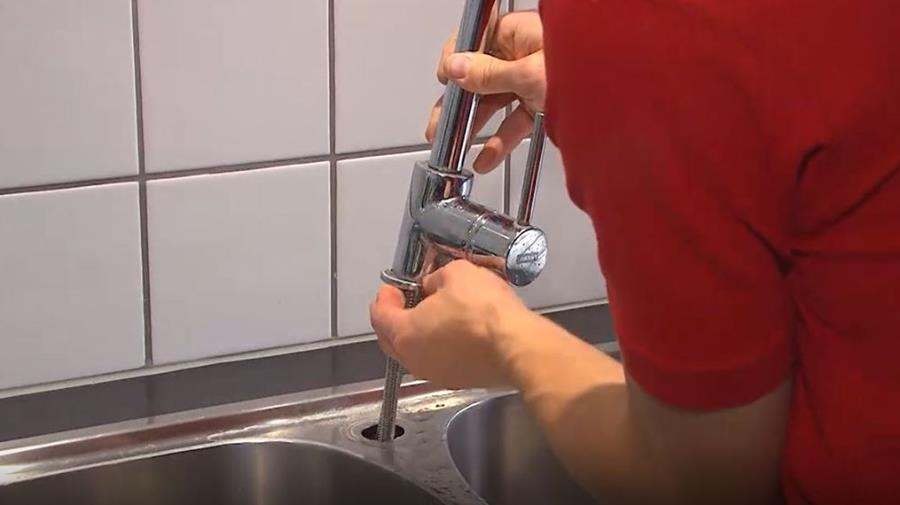 Hoe vervang je zelf een keukenkraan?