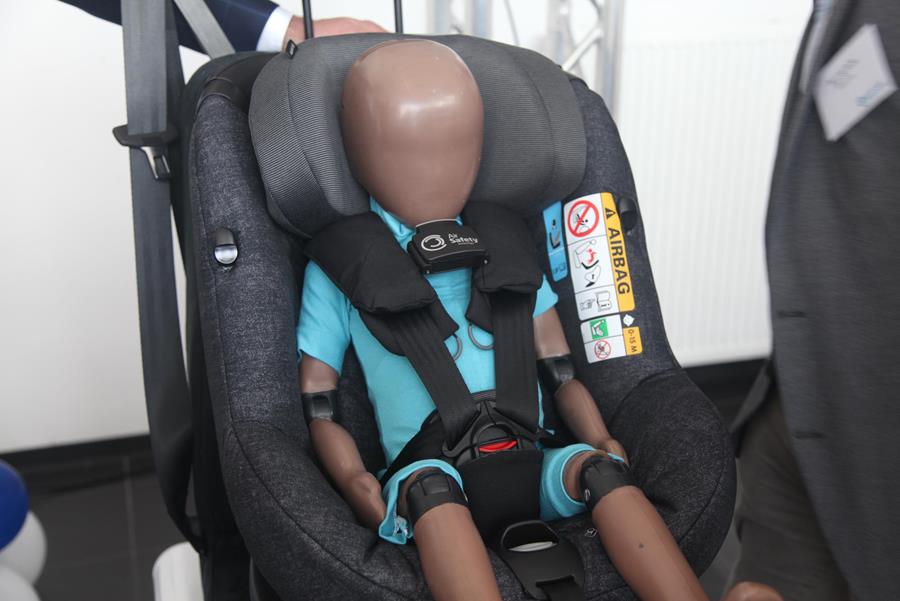 Crashtesten met kinderstoelen cruciaal voor kinderveiligheid